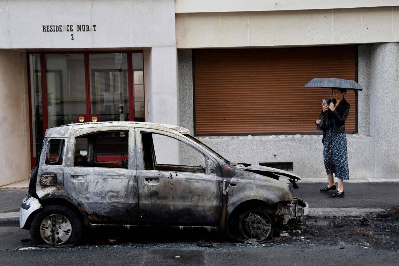 Pomoc po zamieszkach we Francji. Ubezpieczyciele przyśpieszą pracę