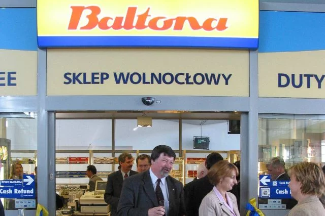 Sklep wolnocłowy Baltony na poznańskim lotnisku Ławica, rok 1993