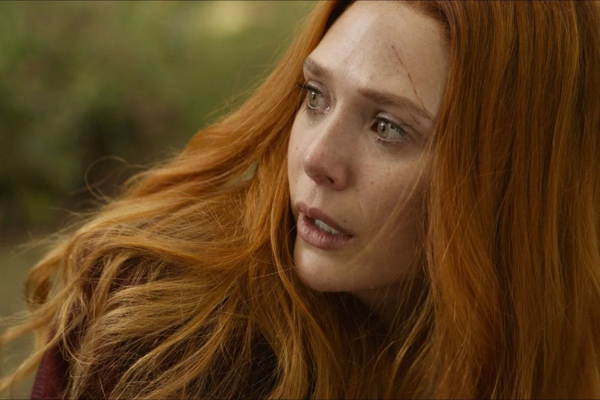 Elizabeth Olsen jako Wanda.