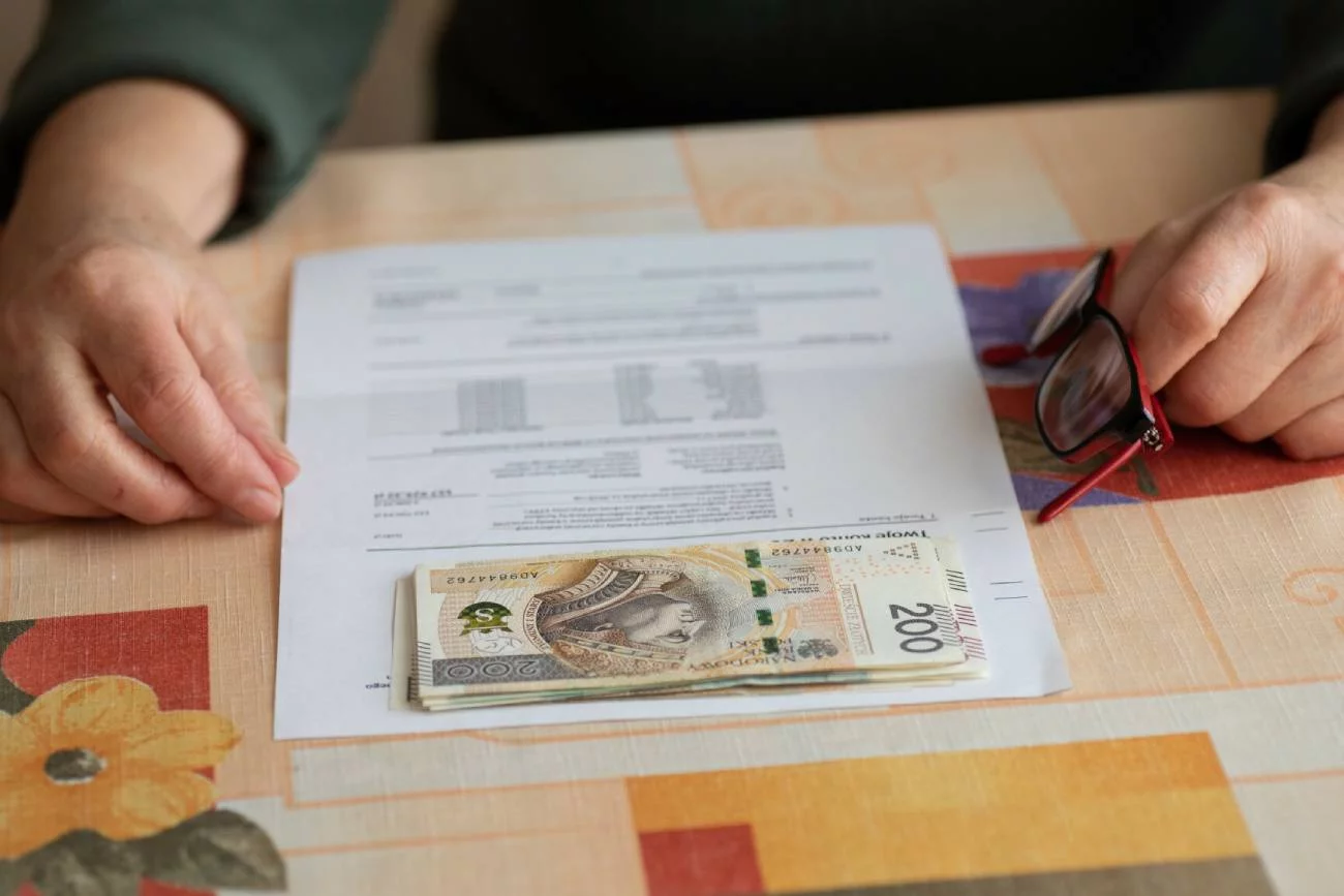 Rachunki domowe, banknoty PLN