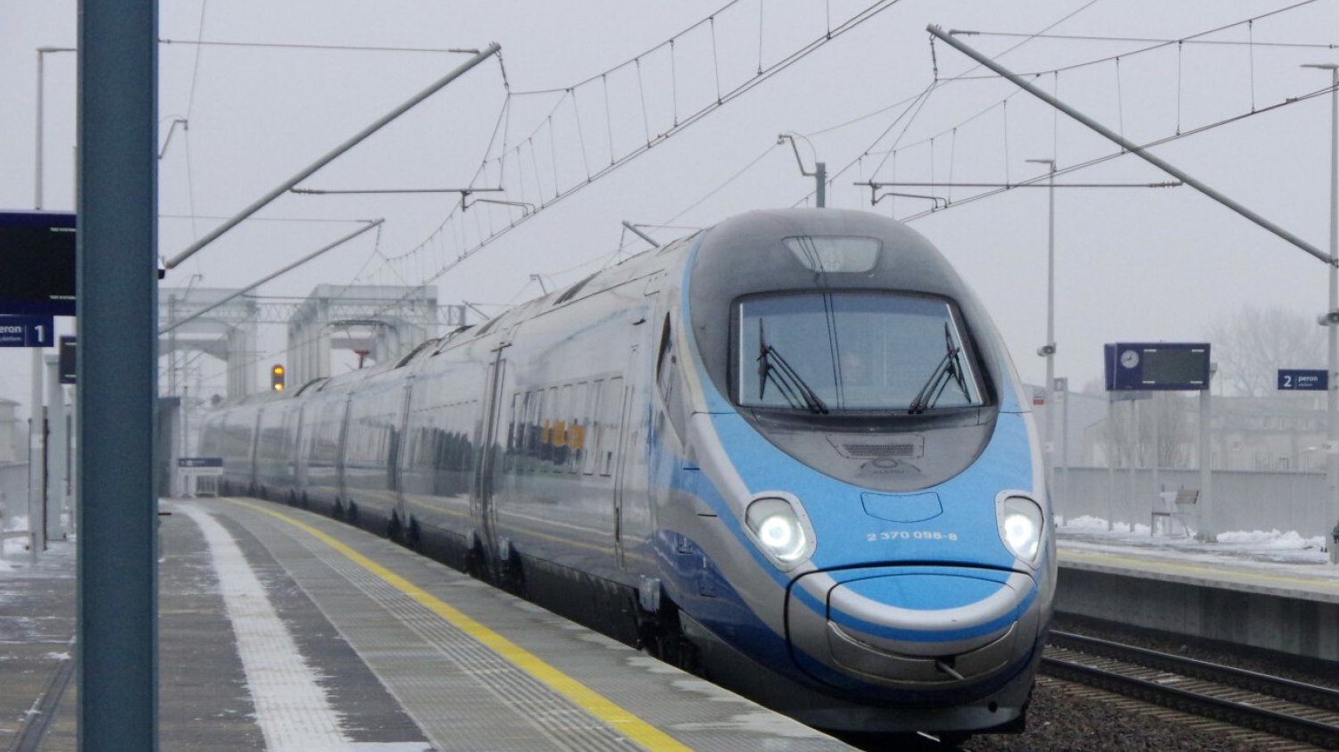 pociąg Pendolino na stacji