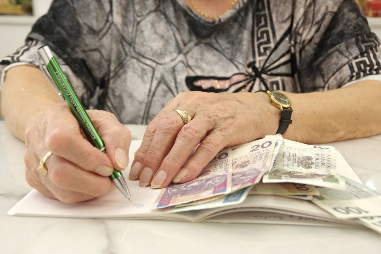 Trzynastki i czternastki nie zostaną zwolnione z podatku. Minister Stanisław Szwed potwierdza