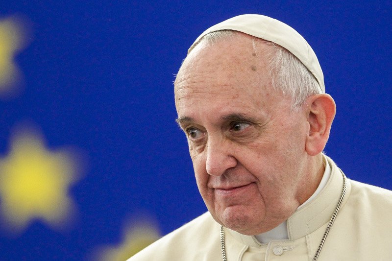 „Antypolska” encyklika papieża Franciszka uderza w polski węgiel? Przecież nasz kraj zobowiązał się do ograniczenia emisji CO2.