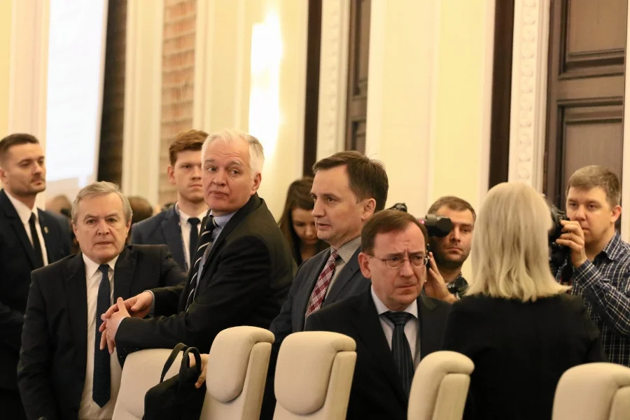 Paradoksalnie, dyrektor przedszkola musi ujawnić oświadczenie majątkowe, natomiast minister - nie. Ministrowie ujawniają majątek pod presją i wcale nie są z tego powodu szczęśliwi.