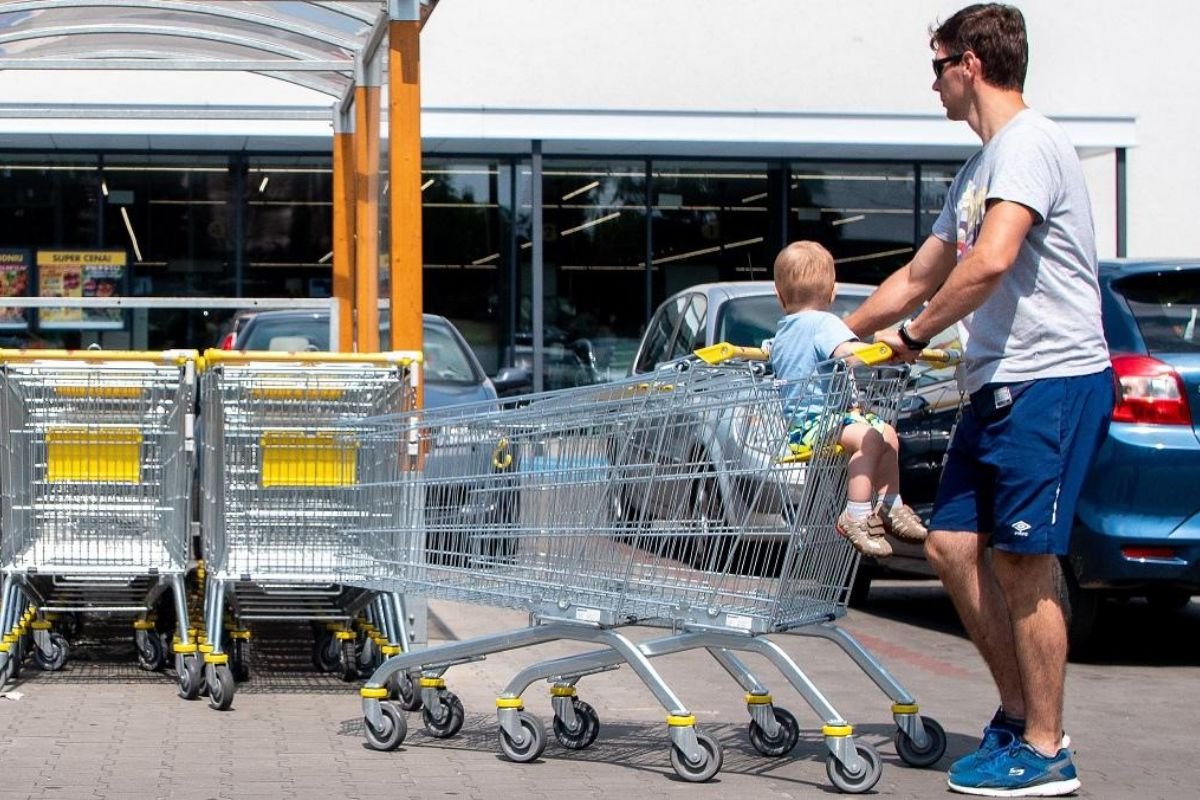 Na ostatni tydzień sierpnia odłożyliśmy kompletowanie wyprawki szkolnej. Kolejki w sklepach będą większe