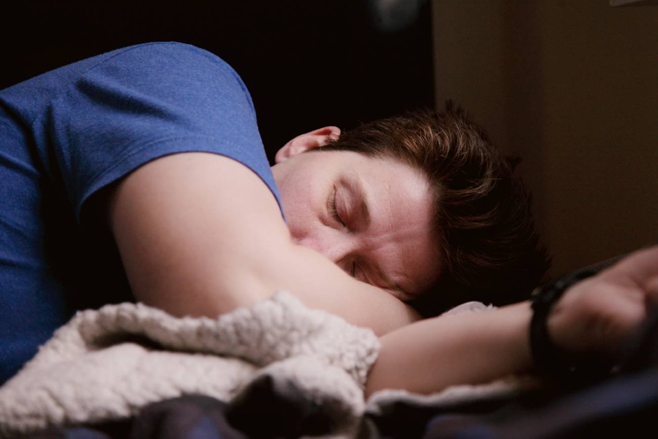 śpiący mężczyzna