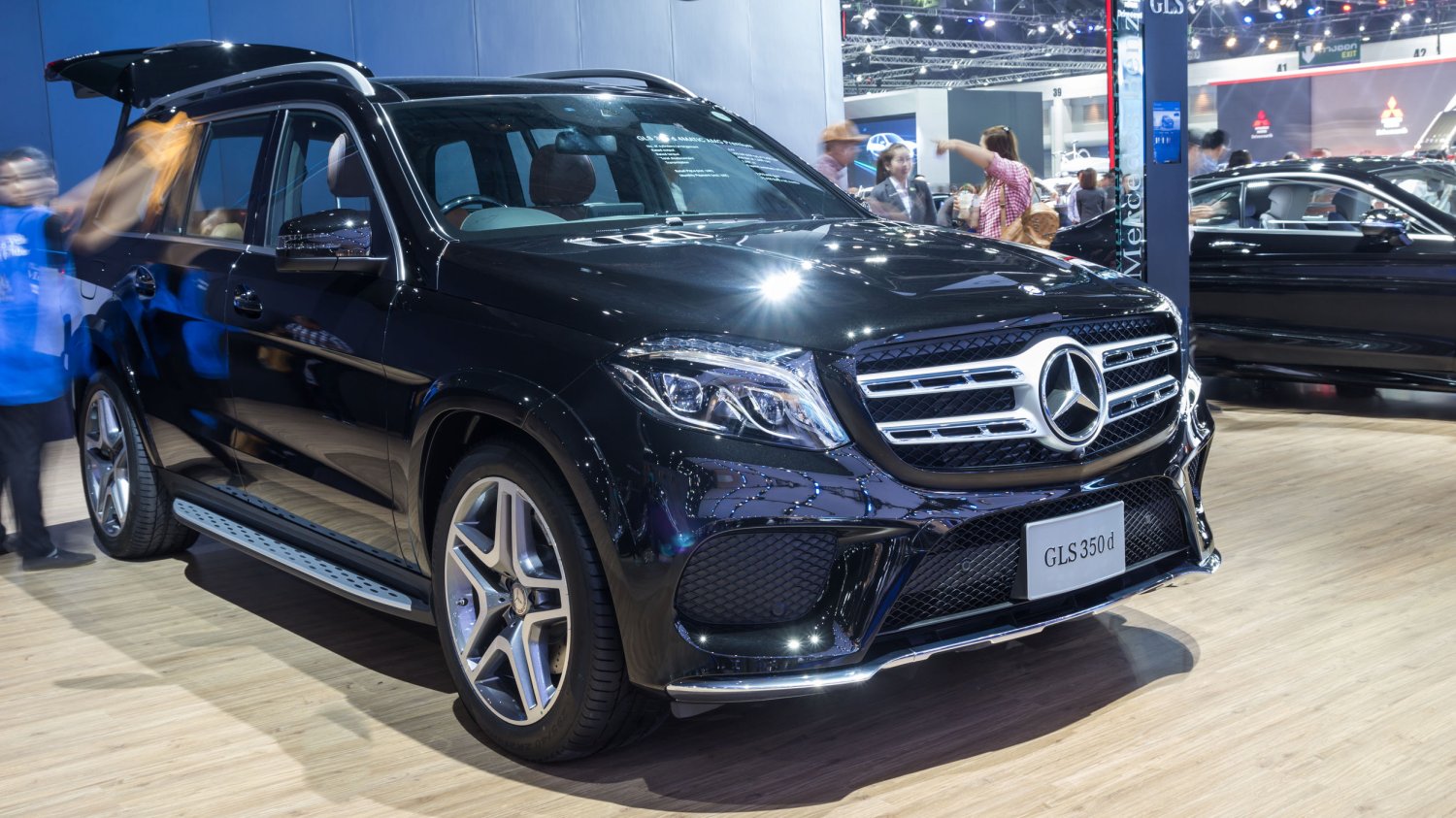 Mercedes Benz GLS - m.in. na taki samochód ogłosiła przetarg centrala NBP.