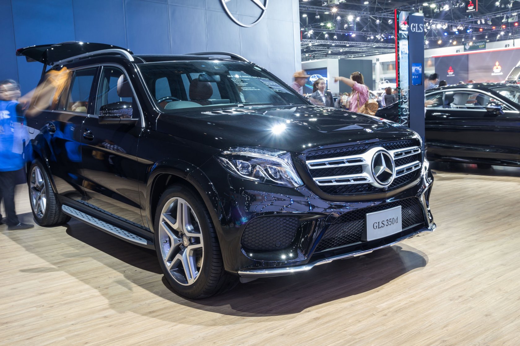 Mercedes Benz GLS - m.in. na taki samochód ogłosiła przetarg centrala NBP.