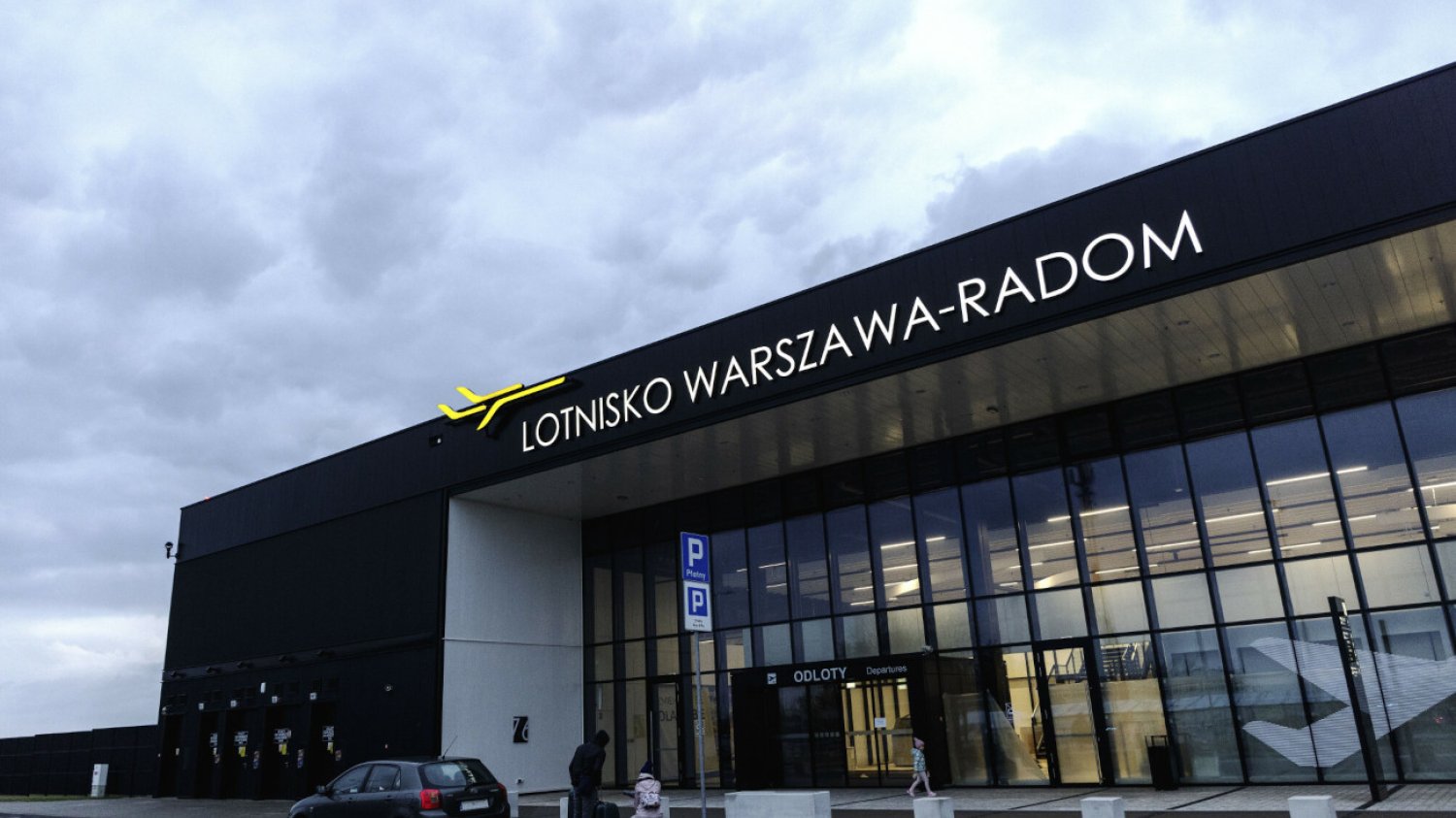 Lotnisko w Radomiu przynosi potężne straty