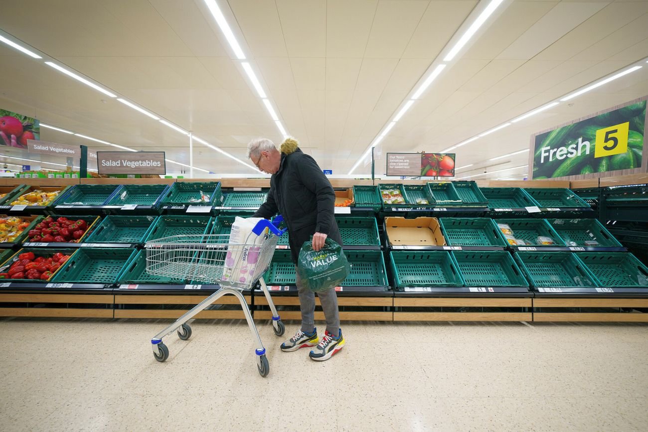 Europa ma problem z warzywami. Na zdjęciu: półki w większości sklepów w Wielkiej Brytanii są prawie puste.