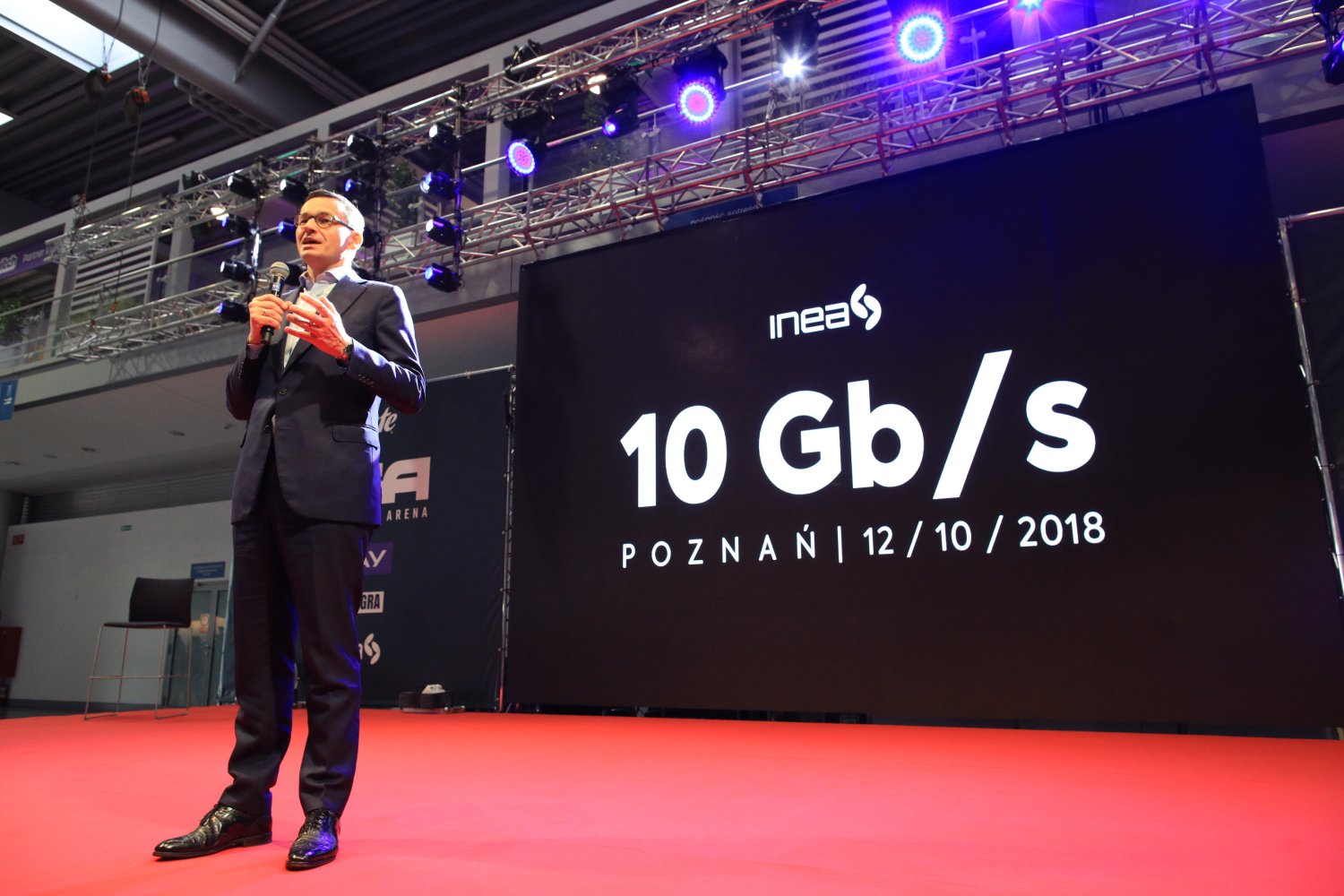 Mateusz Morawiecki podczas ceremonii otwarcia najszybszego internetu na świecie w Poznaniu na MTP Targach PGA.