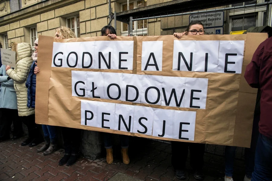 PO postanowiła przed wyborami odwołać się do tego, co dla Polaków jest wyjątkowo ważne: zarobków.
