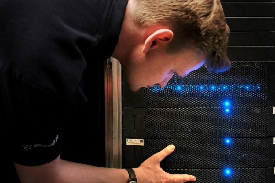 Mokry sznur okazuje się niezłym przewodnikiem sygnału szerokopasmowego.