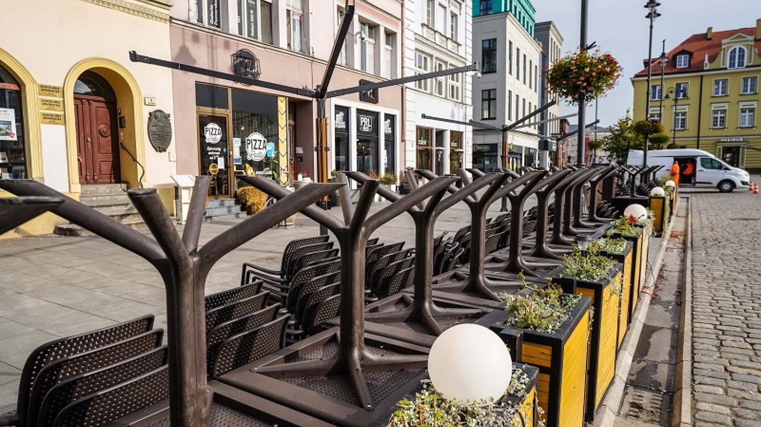 Część restauratorów już zainwestowała w ogródki. Znowu zostali z niczym.