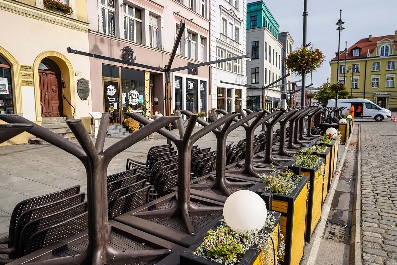 Część restauratorów już zainwestowała w ogródki. Znowu zostali z niczym.