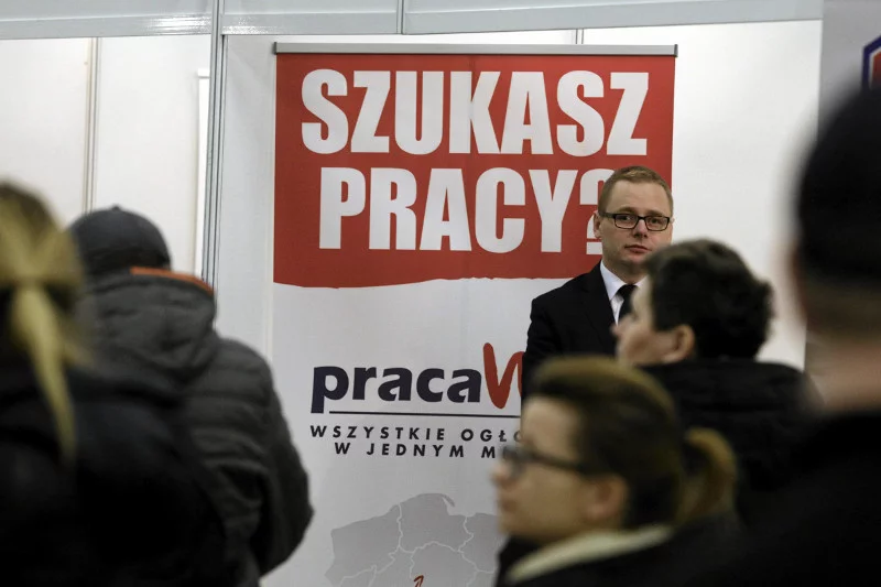 Szczególnie ludzie młodzi są zmuszeni do pracy w formie umów terminowych.