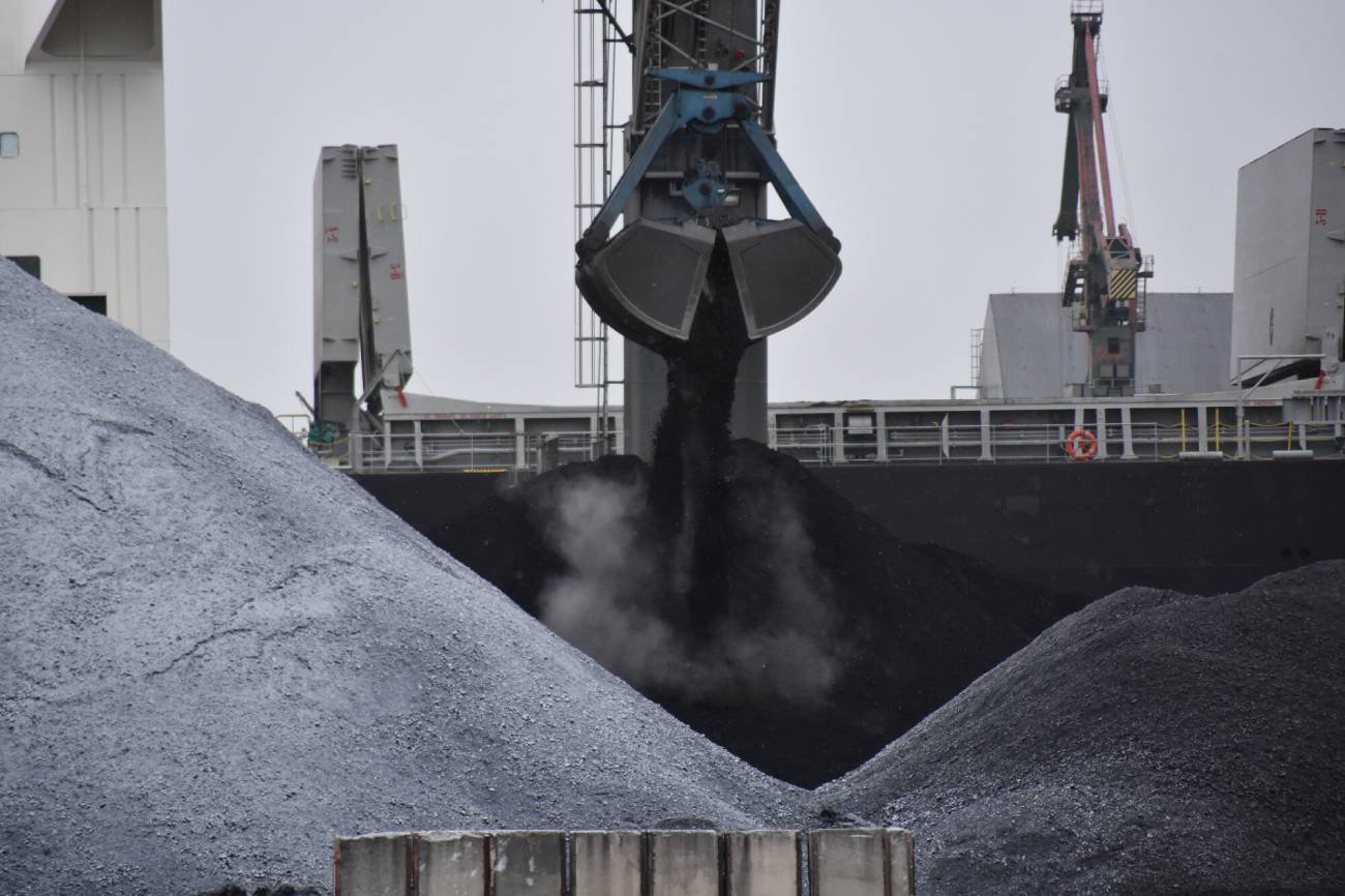 Rozładunek węgla ze statku