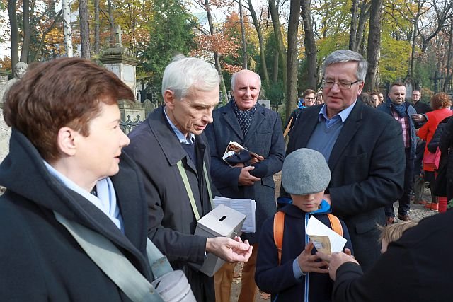 Tegoroczna kwesta zaduszkowa na Powązkach trwała trzy dni