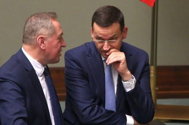 Finansami państwa zajmują się matematyk i historyk, czyli minister Henryk Kowalczyk i min. Mateusz Morawiecki