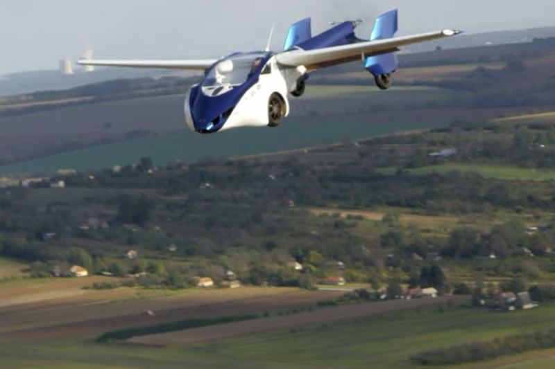 Latający samochód ma trafić do sprzedaży w 2017 r. Słowacki AeroMobil 3.0 ma być w stanie wystartować do lotu z kawałka łąki.
