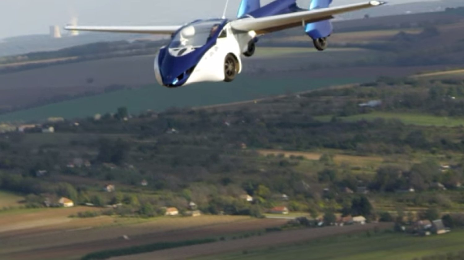 Latający samochód ma trafić do sprzedaży w 2017 r. Słowacki AeroMobil 3.0 ma być w stanie wystartować do lotu z kawałka łąki.