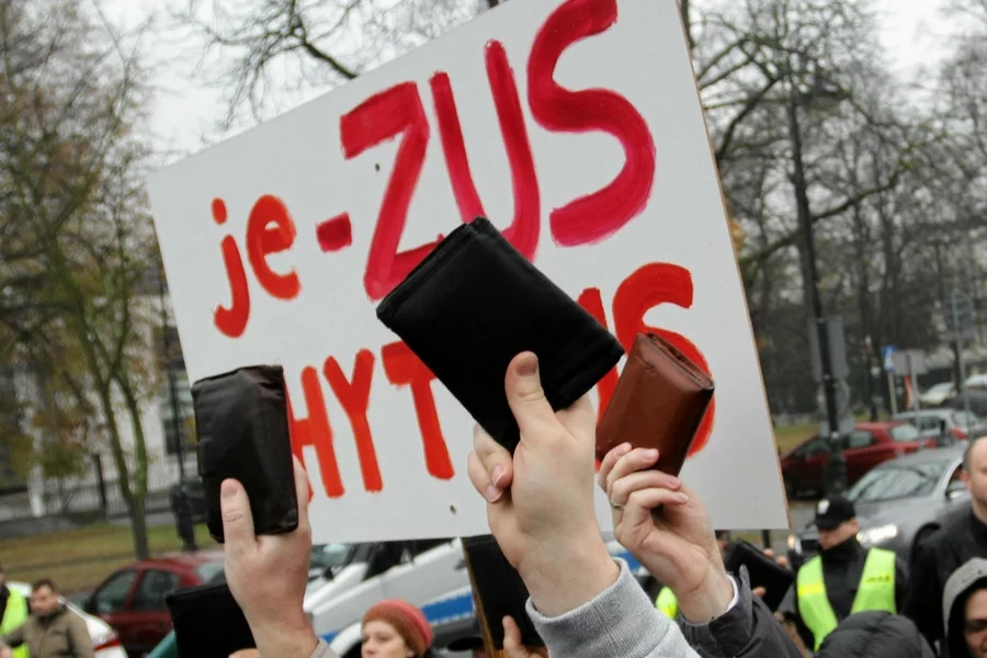 Z powodu obciążeń ubezpieczeniowych 700 tysięcy Polaków może pracować w szarej strefie.