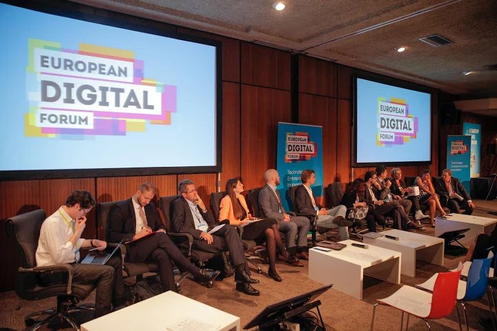 Na zdjęciu 10 przedstawicieli organizacji startupowych z całej Europy