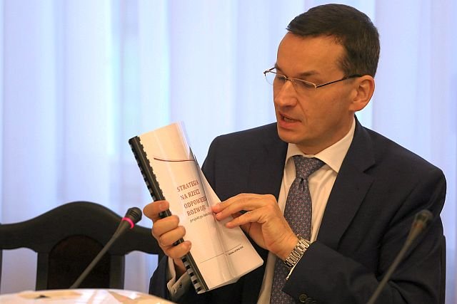 Wicepremier i minister finansów Mateusz Morawiecki bardzo swobodnie żongluje pojęciami a także liczbami.