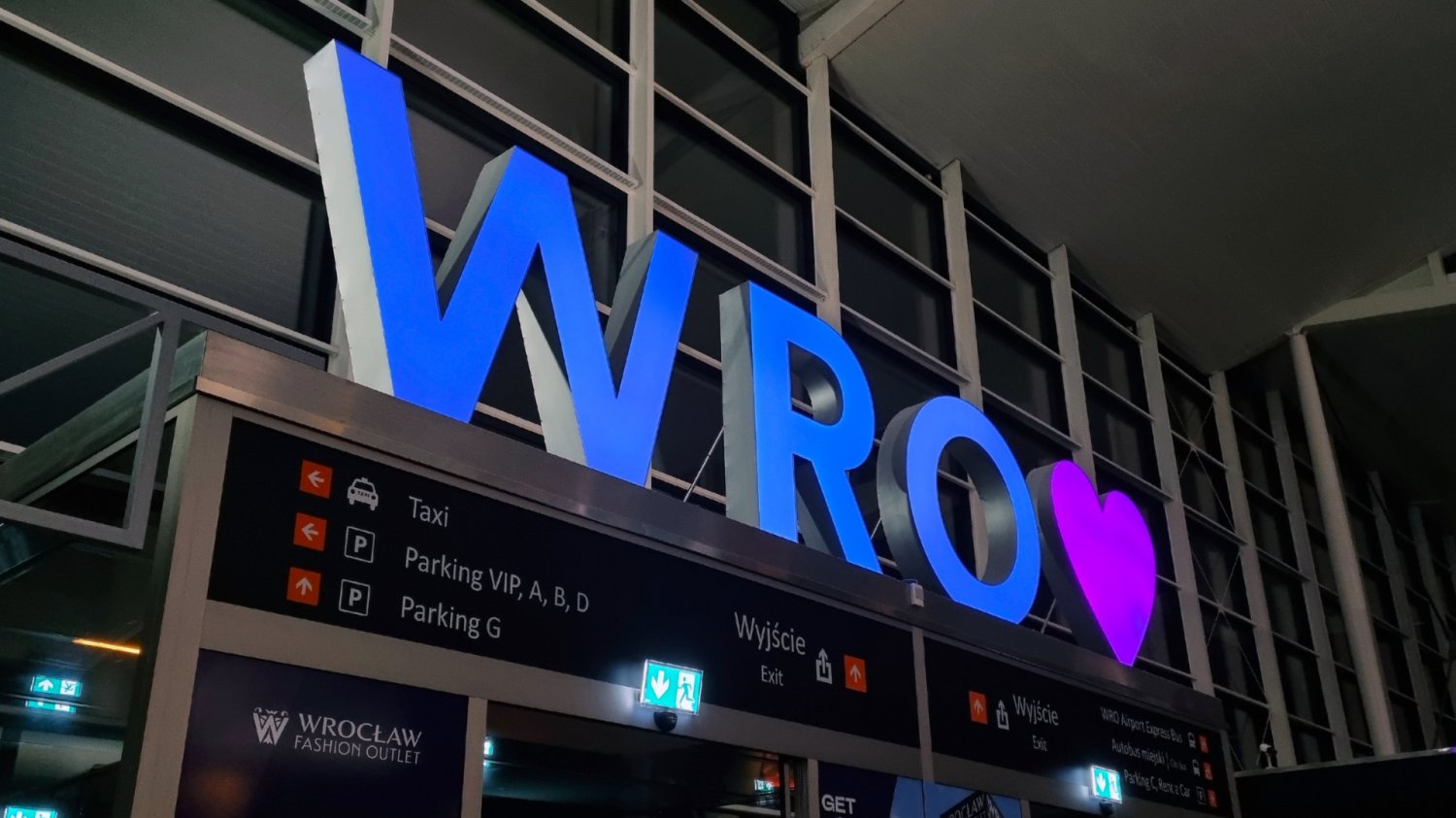 Mamy najlepsze lotnisko w Europie. Lotniczy Oscar trafia w odpowiednie ręce Lotnisko we Wrocławiu. Napis