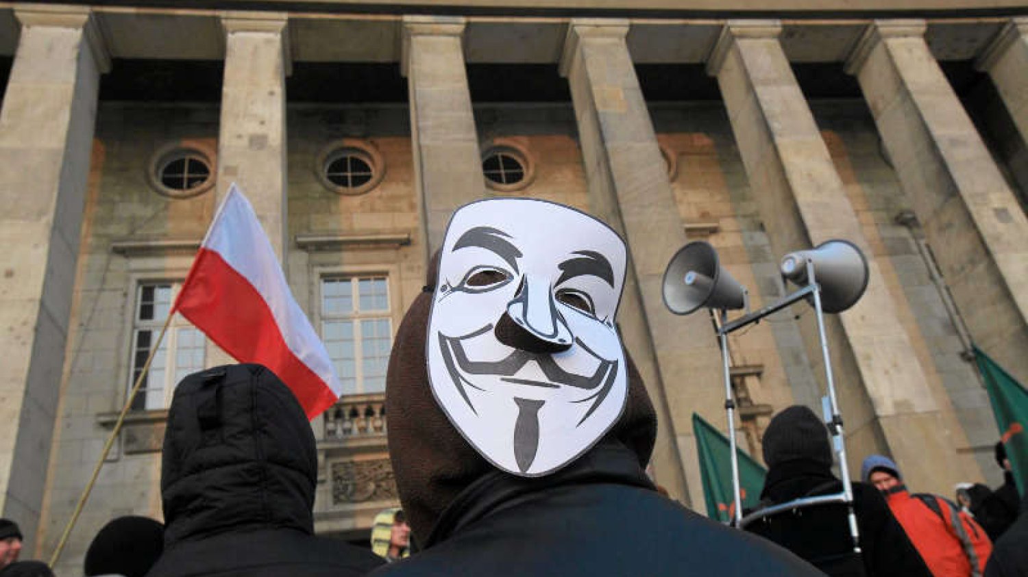 Interes obywateli przegrał z interesem korporacji? UE znosi roaming, ale przepisy w sprawie neutralności internetu są niejasne