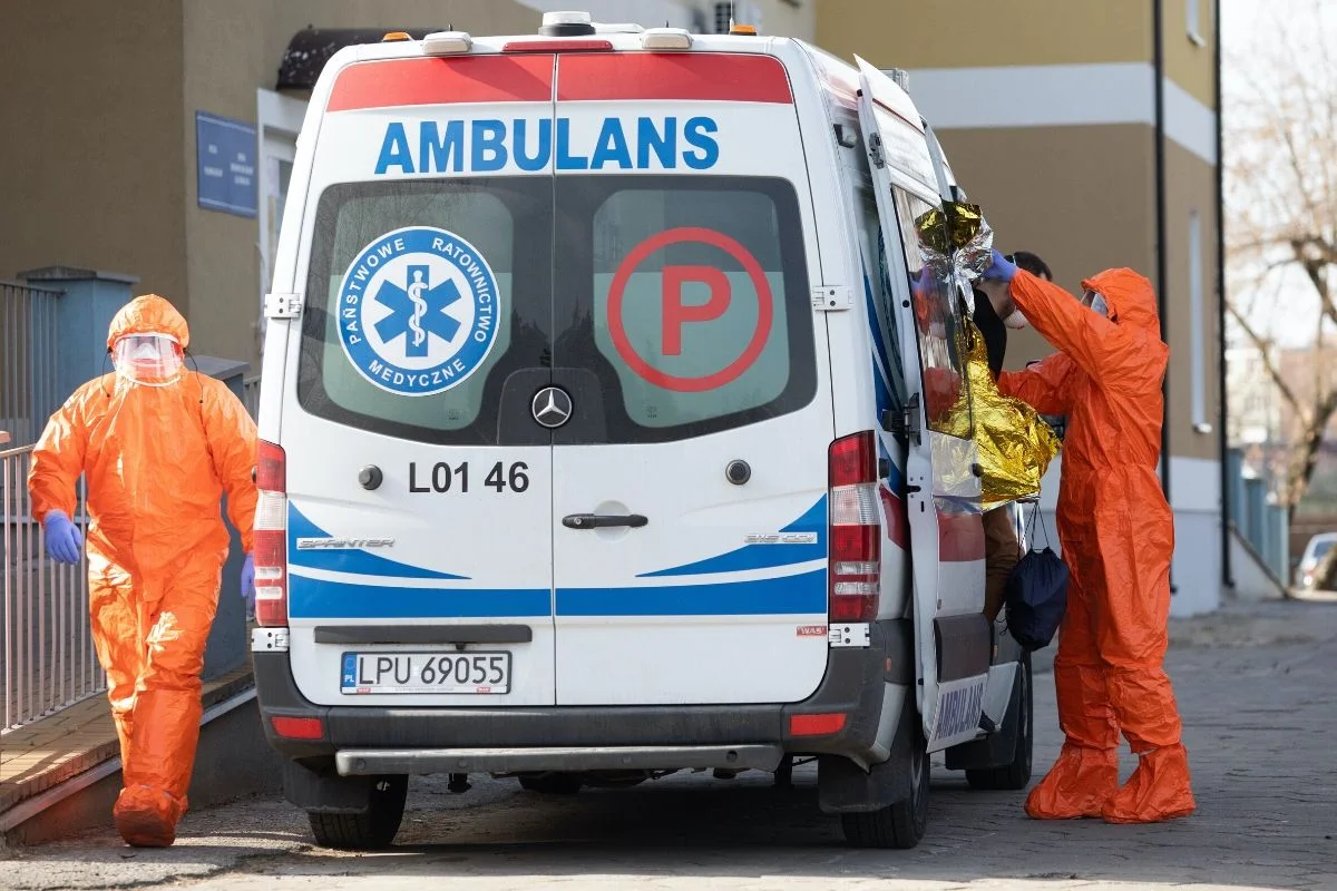 Wolontariusze Citi zadbali o ciepły posiłek dla ratowników medycznych w Warszawie i Olsztynie.