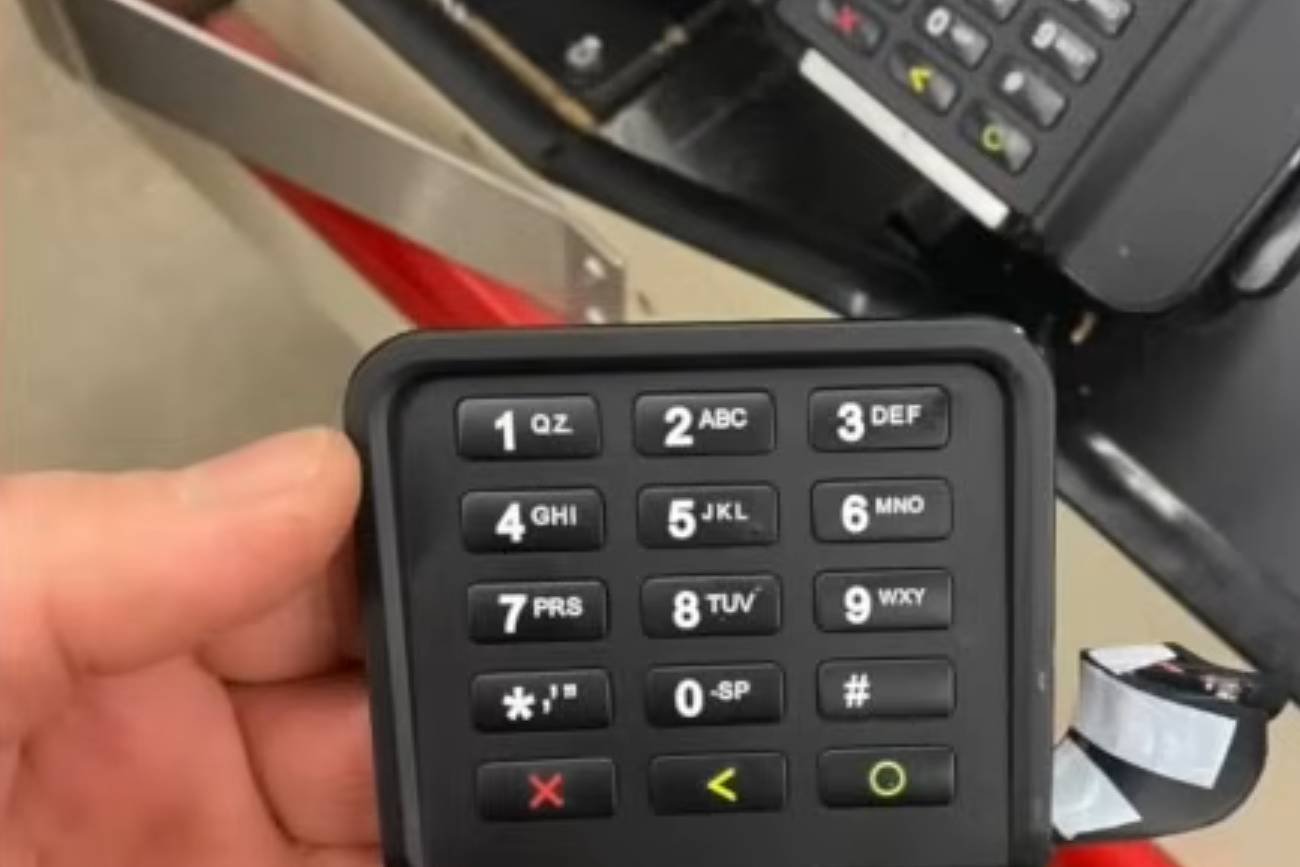 Skimmer na nagraniu z TV Detroit.