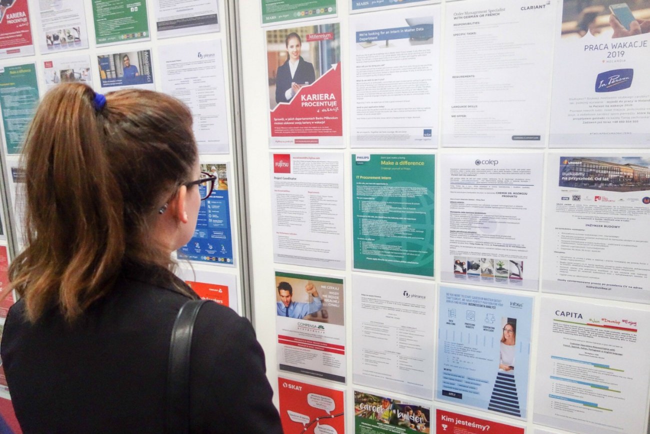 Kobieta, oferty pracy.