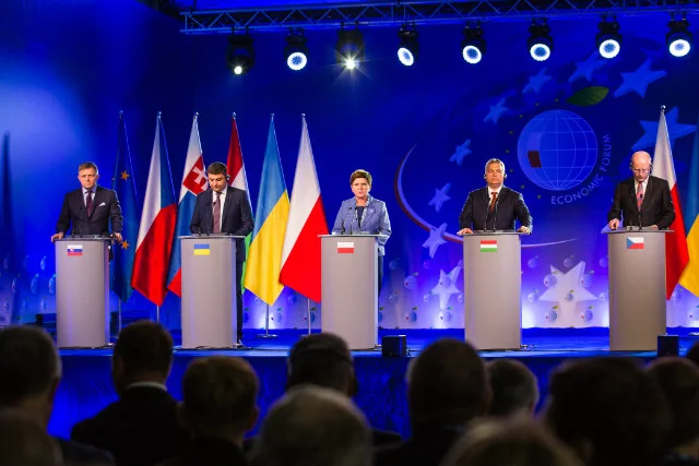 Robert Fico, Premier Słowacji; Wołodymyr Hrojsman, Premier Ukrainy; Beata Szydło,
Prezes Rady Ministrów, Polska; Viktor Orban, Premier Węgier; Bohuslav Sobotka, Premier
Czech