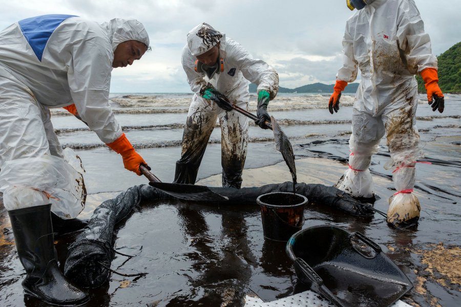 Pięć lat temu wyciek 50 tys. l ropy na wiele tygodni zanieczyścił wybrzeża tajskiej wyspy Samet. Teraz Szwedzi mogą mieć podobny problem.