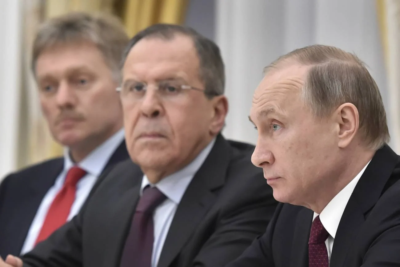 Dimitrij Pieskow, Siergiej Ławrow i Władimir Putin