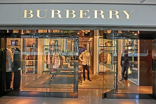 Burberry niszczy ubrania, których nie sprzeda.