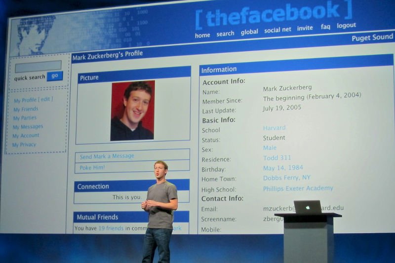 Na zdjęciu: profil Marka Zuckerberga z pierwszej wersji Facebooka.