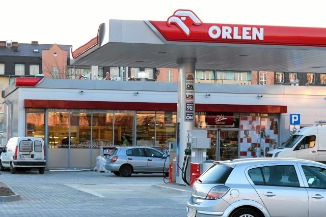 Kontrola wykazała, że z magazynów Orlenu zniknęło wino za pół miliona złotych