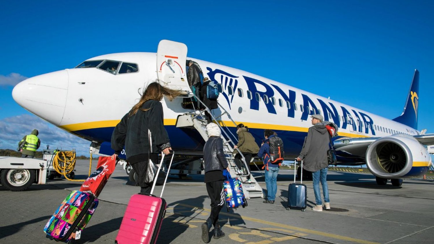 Rodzice poparzonego dziecka pozwali Ryanair. Po kilku latach w końcu padł wyrok. Firma zapłaci 150 tys. euro odszkodowania.