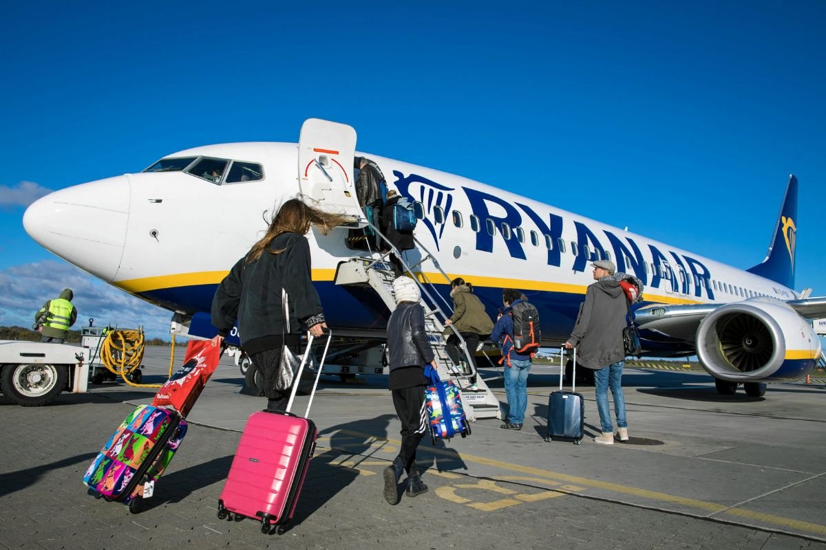 Rodzice poparzonego dziecka pozwali Ryanair. Po kilku latach w końcu padł wyrok. Firma zapłaci 150 tys. euro odszkodowania.