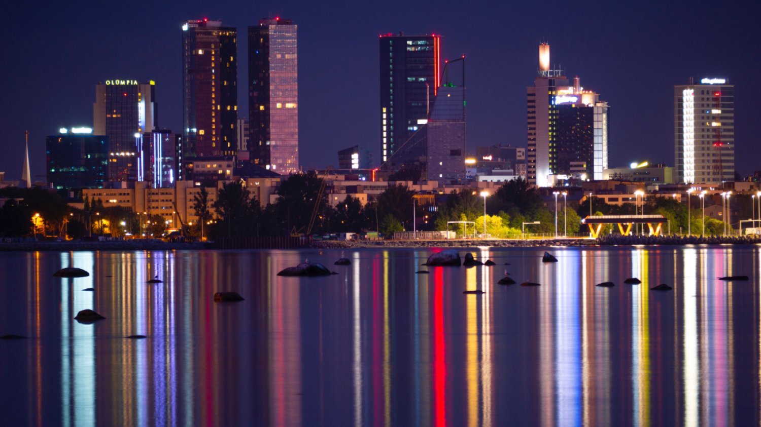 Nocna panorama Tallina