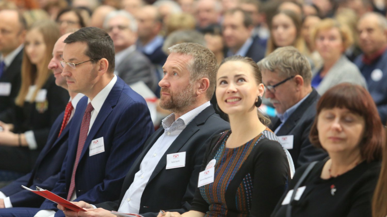 Rafał Sonik (w środku) uważa zakaz handlu w niedzielę za szkodliwy dla finansów państwa.