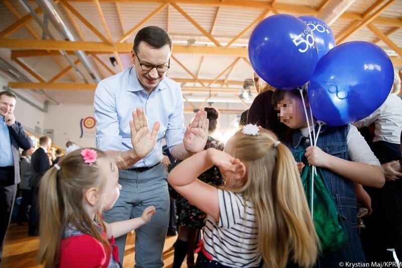 PiS podało, ile do tej pory kosztowało budżet Polski świadczenie Rodzina 500 plus.