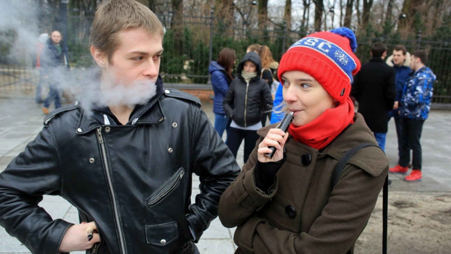 Niemal połowa aromatów stosowanych w e-papierosach może powodować większą produkcję wolnych rodników.