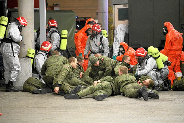 Ćwiczenia wojska, Policji i służb medycznych w warszawskim metrze
