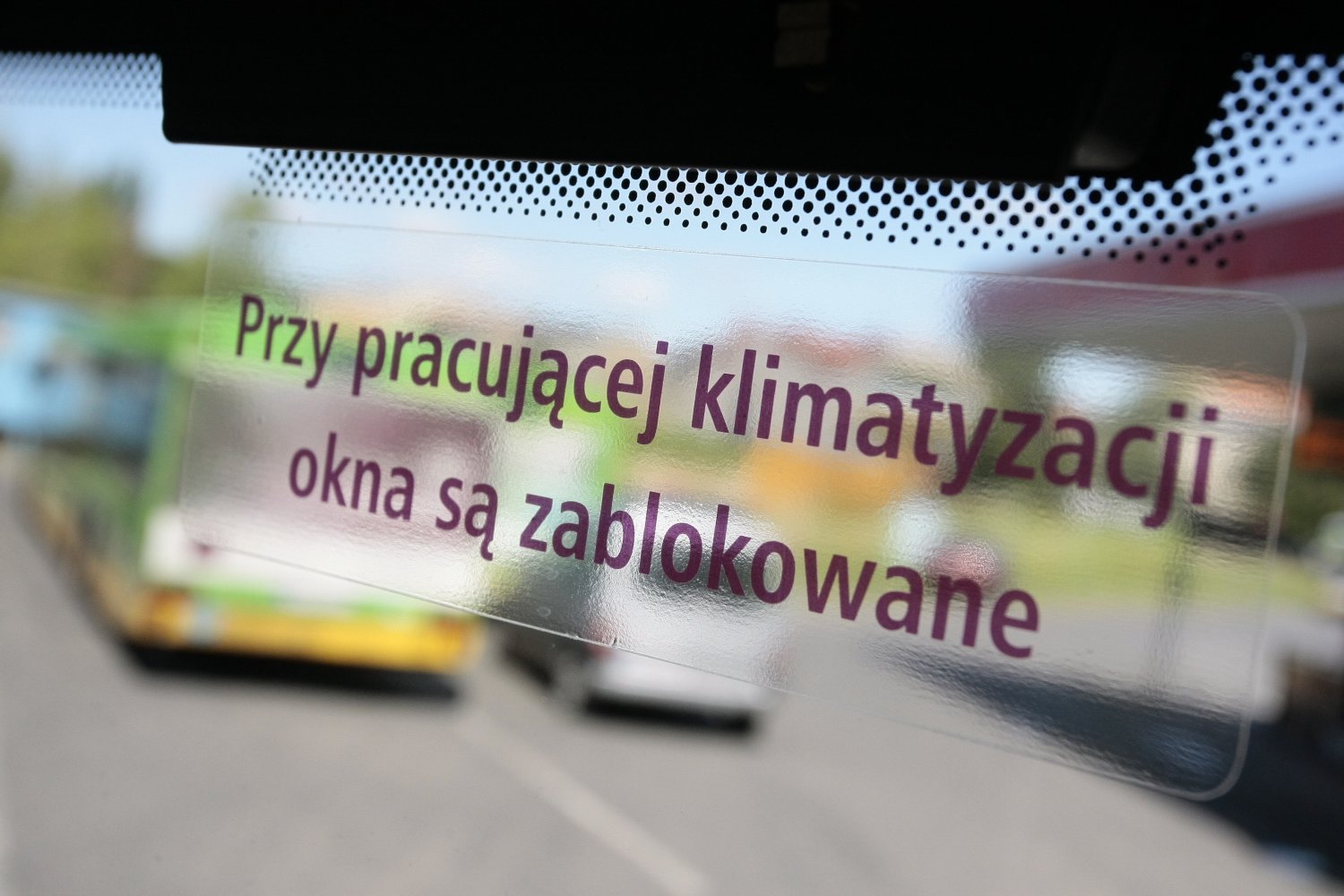Lato zapowiada się upalne, jednak klimatyzacja w wielu miejscach raczej będzie wyłączana.