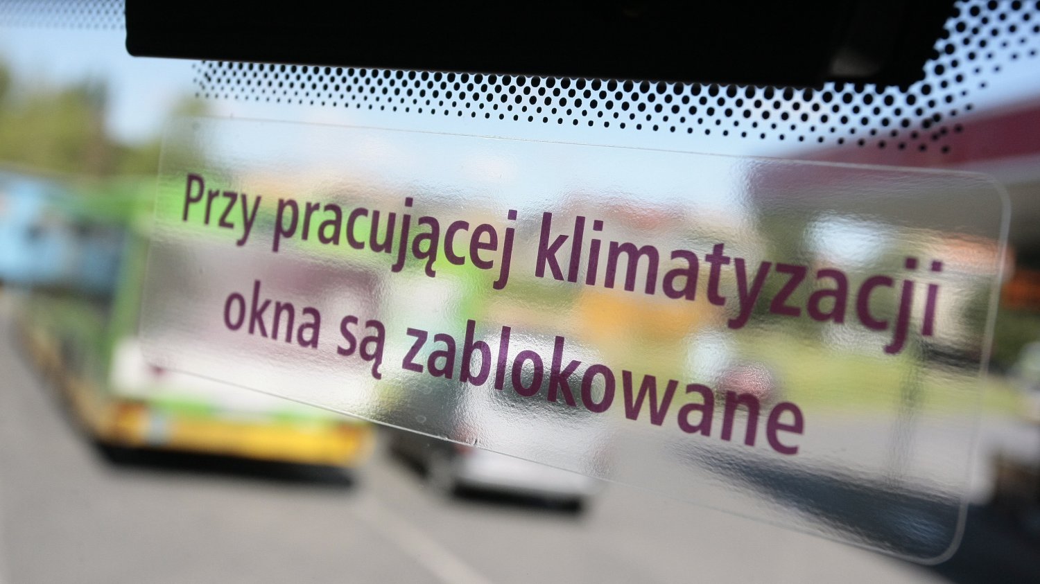 Lato zapowiada się upalne, jednak klimatyzacja w wielu miejscach raczej będzie wyłączana.