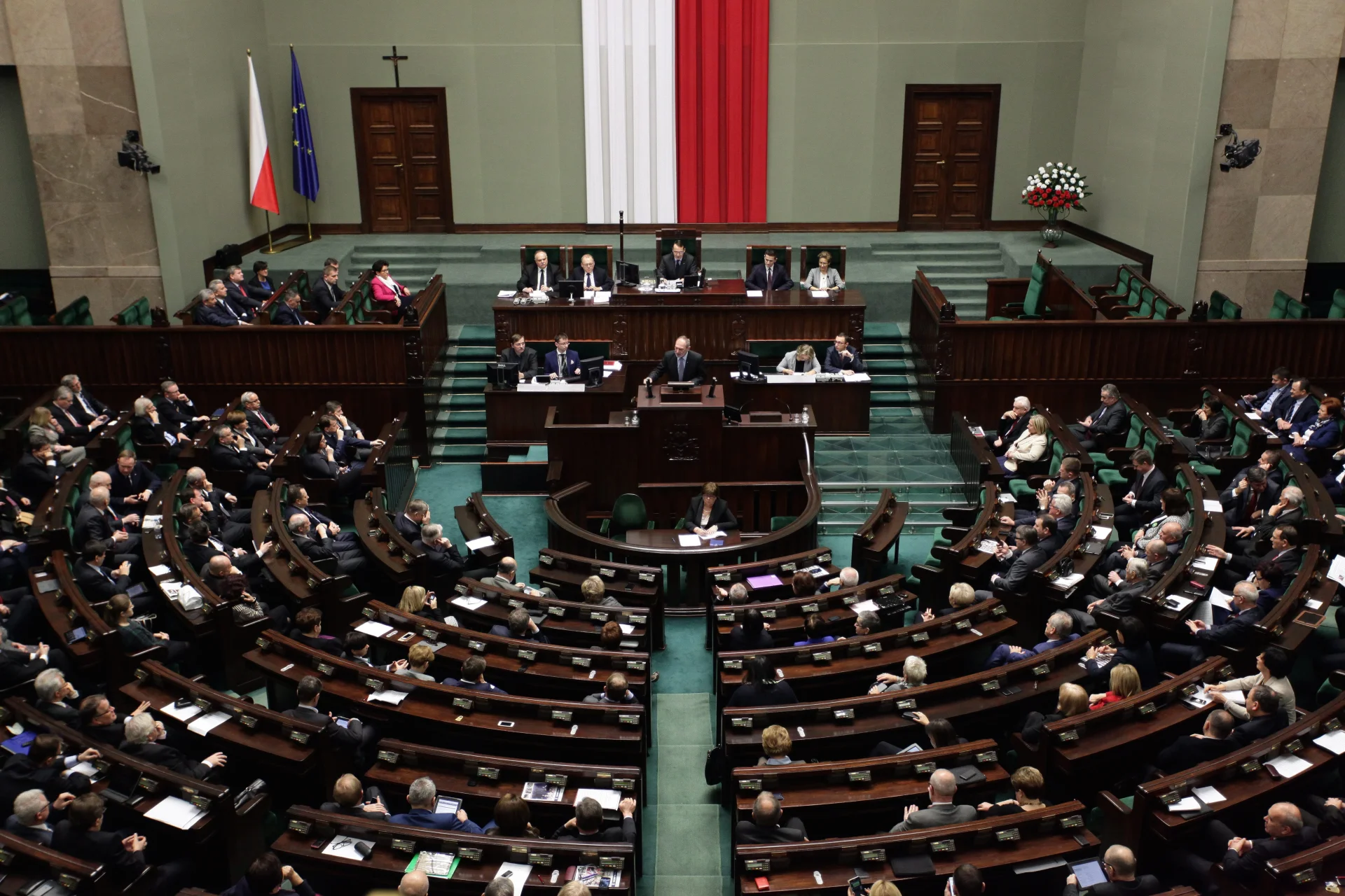 Posłowie opozycji domagali się wpisania do ustawy zobowiązania do zwiększenia nakładów na naukę
