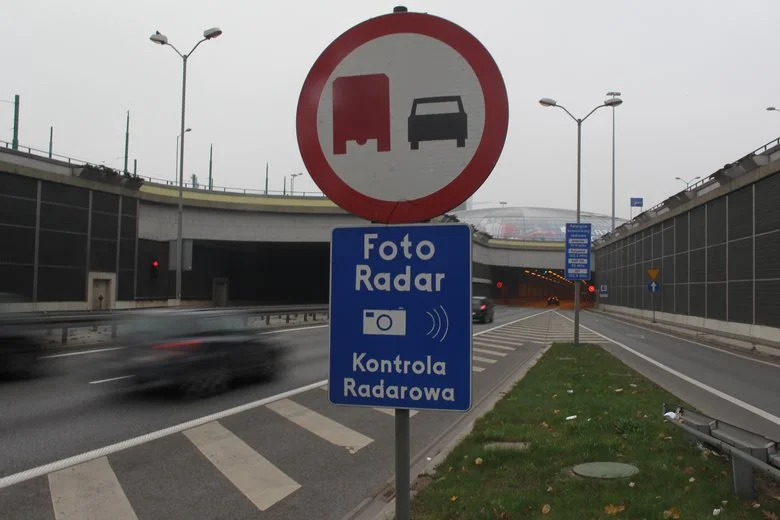 W ciągu dwóch lat na wszystkich polskich drogach pojawi się 358 nowych fotoradarów.